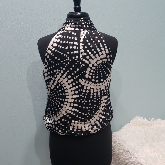 Beautiful Silk Pattern Blouse - Picture 3 of 10